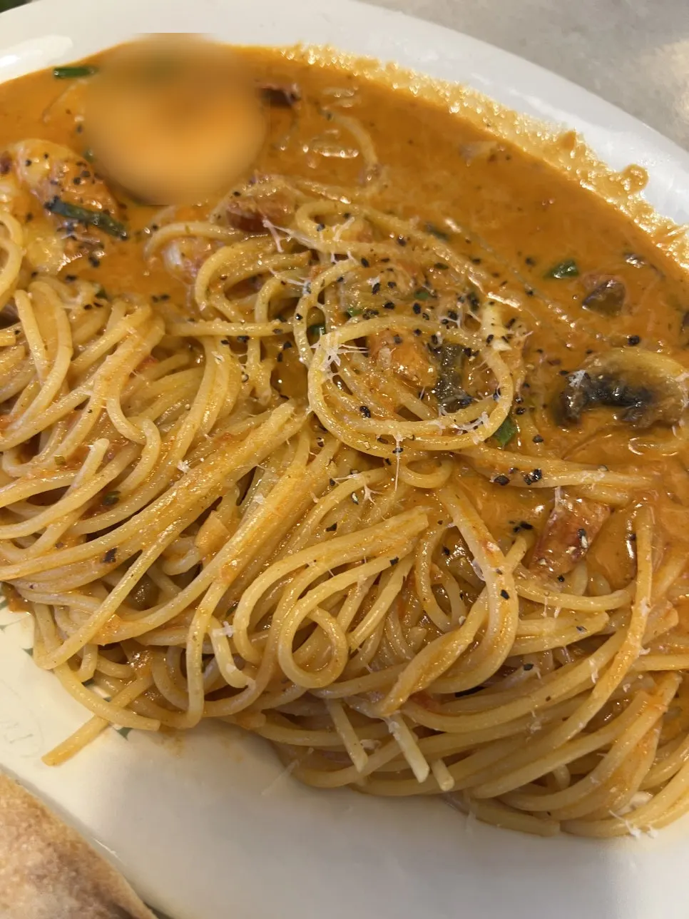 Shrimp rosé pasta with mushrooms