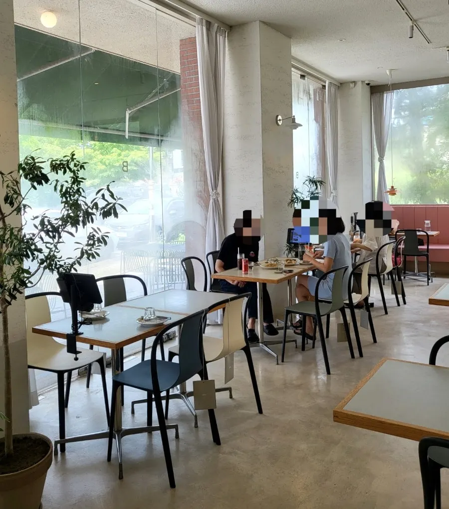 Interior view near the entrance of Bueokgan Suwan Branch