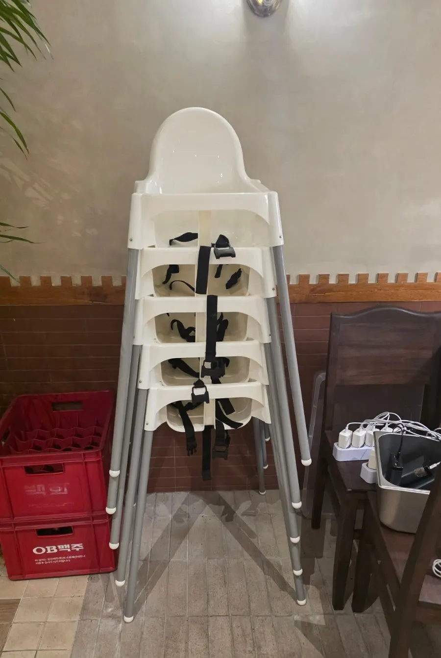 매장에 준비된 아기용 의자
