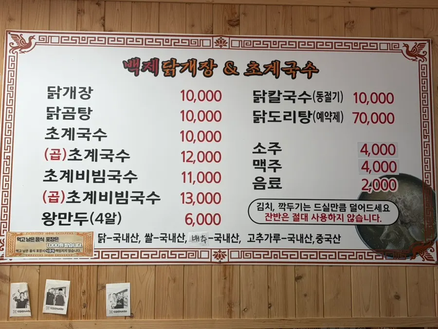 좌석 간격이 넓은 깔끔한 매장 내부