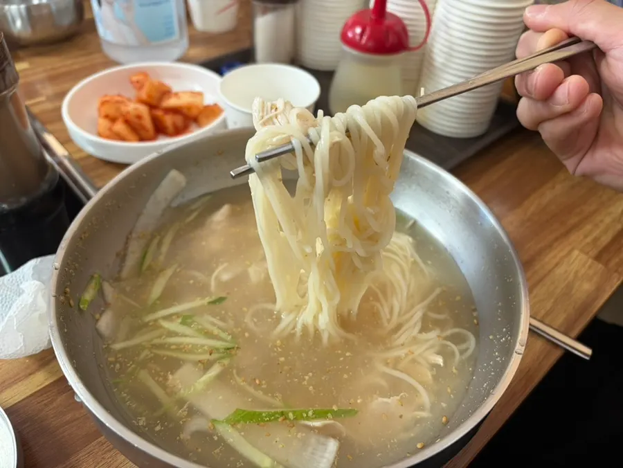 살얼음이 동동 뜬 시원한 초계국수