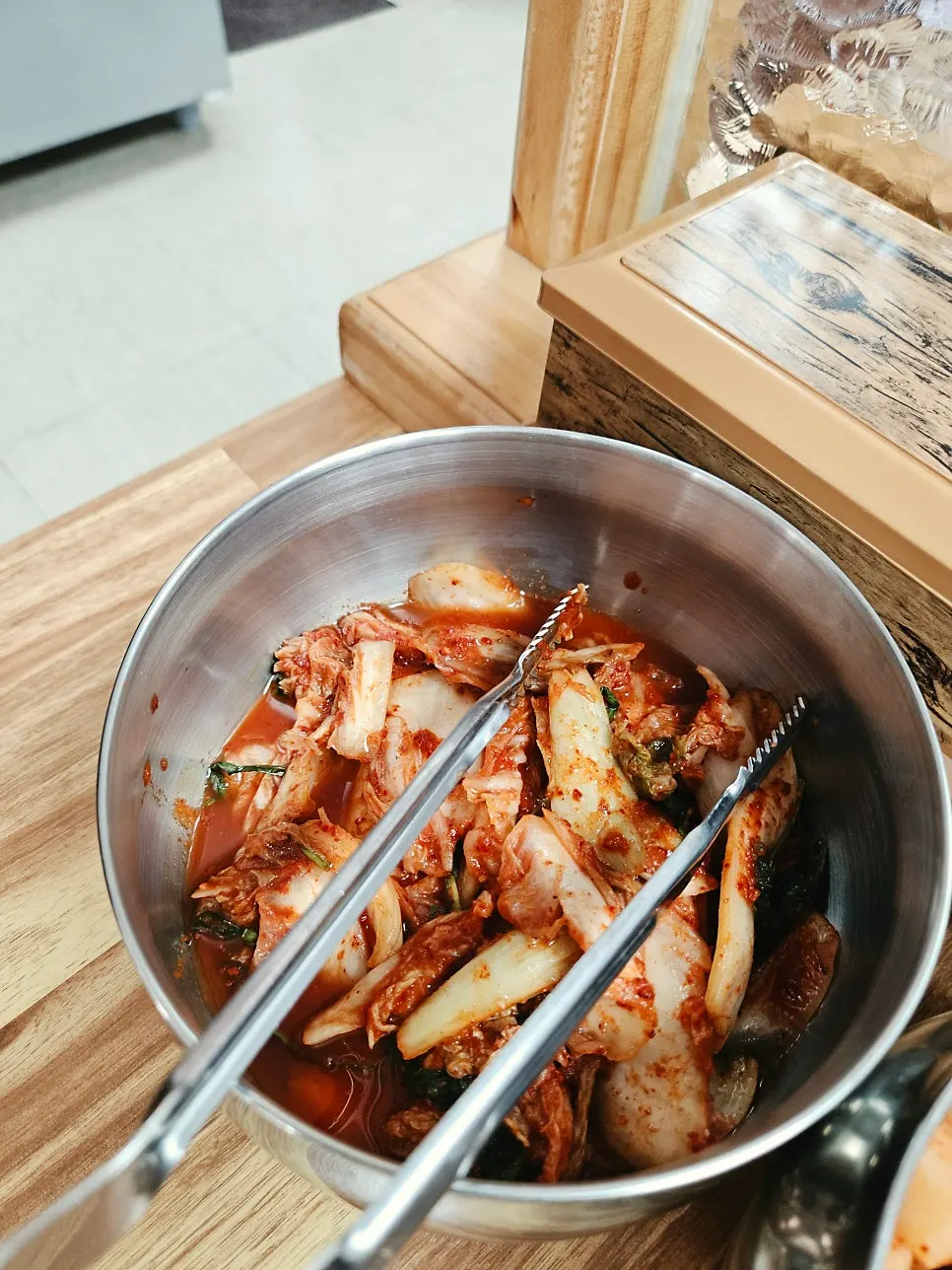 Crunchy kkakdugi radish kimchi side dish