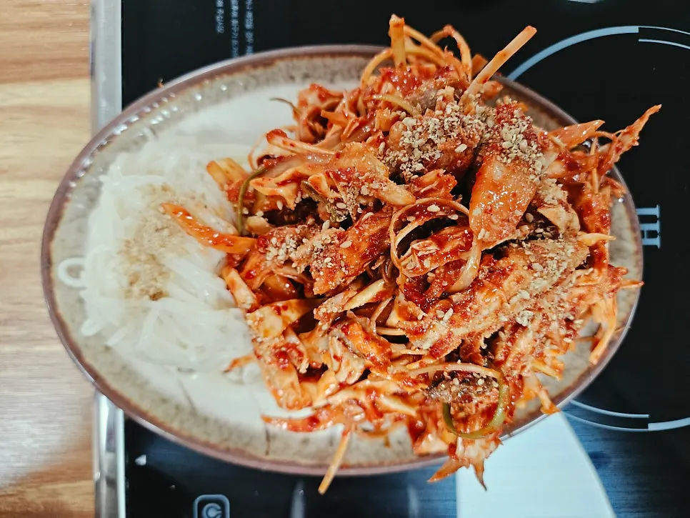 Mountain of the new native chicken muchim dish