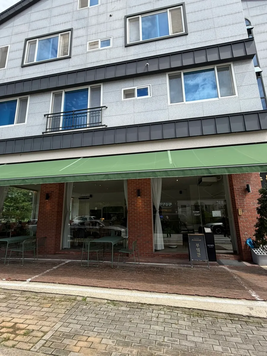 Exterior of Bueokgan Suwan Branch inside the food alley