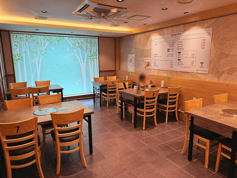 Clean, tidy interior of the restaurant