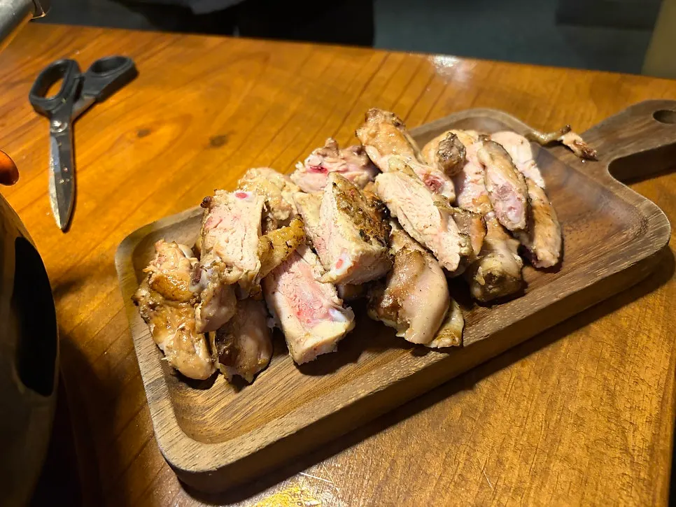 A plate of smoked dak-galbi 550g