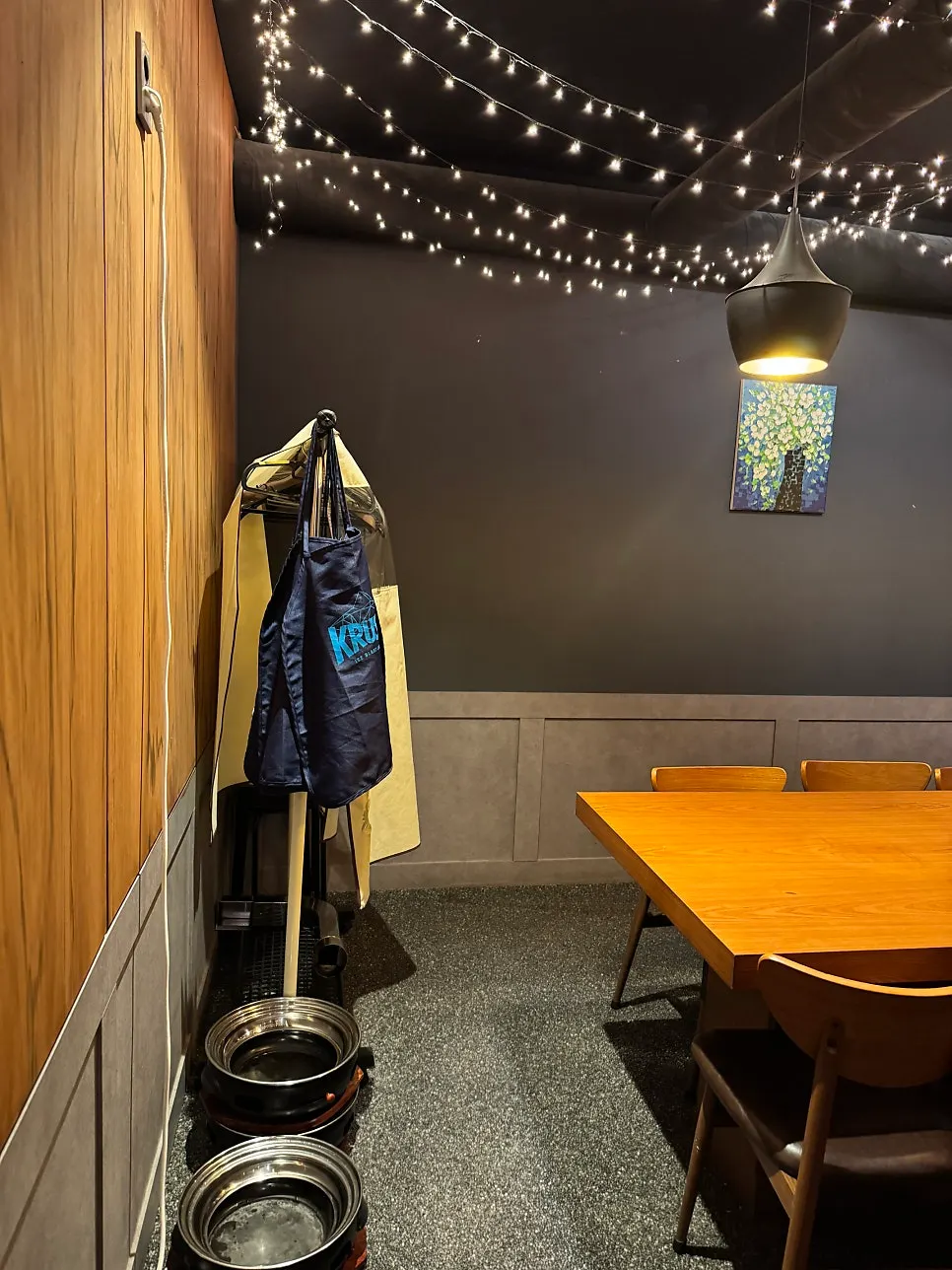 Interior of Byeoljin Hwarogui with wooden tables
