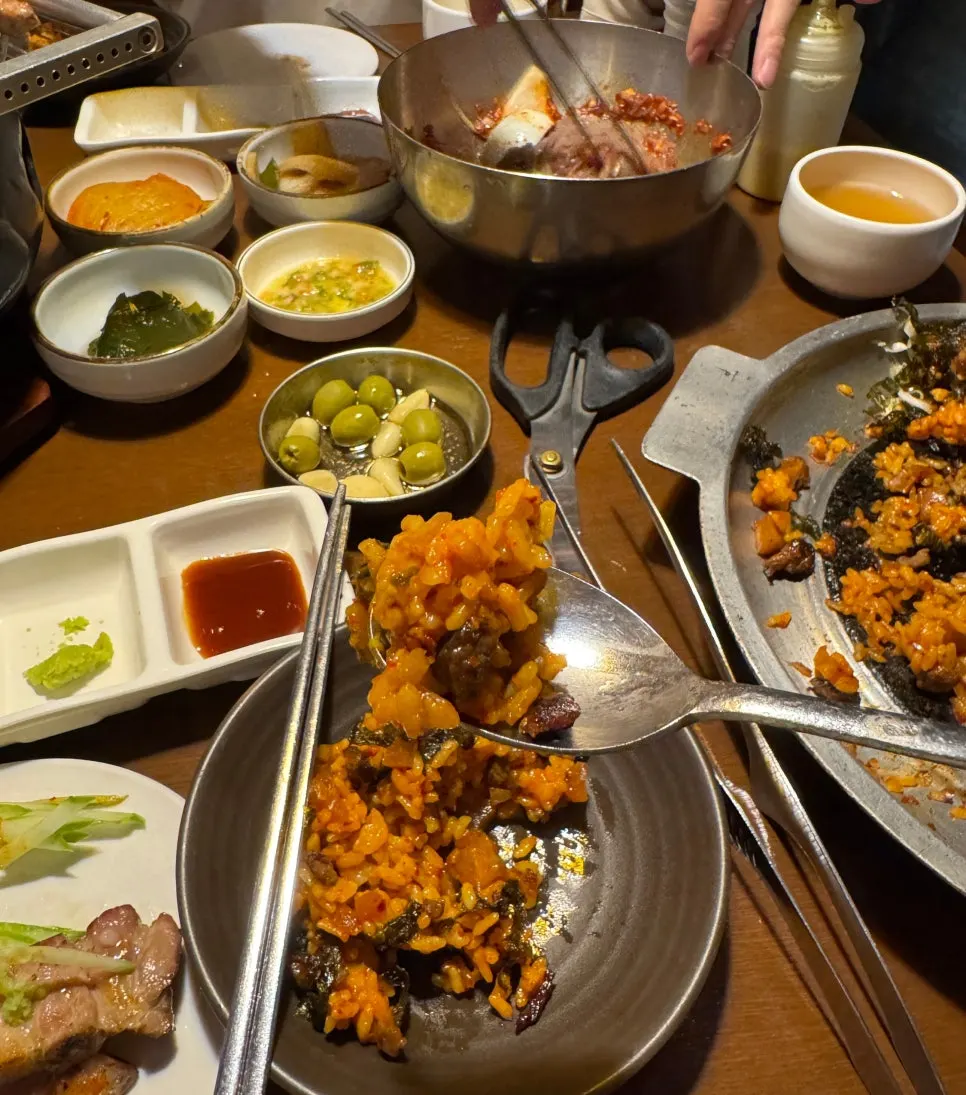 Beef kkakdugi bibimbap being stir-fried on the hot plate