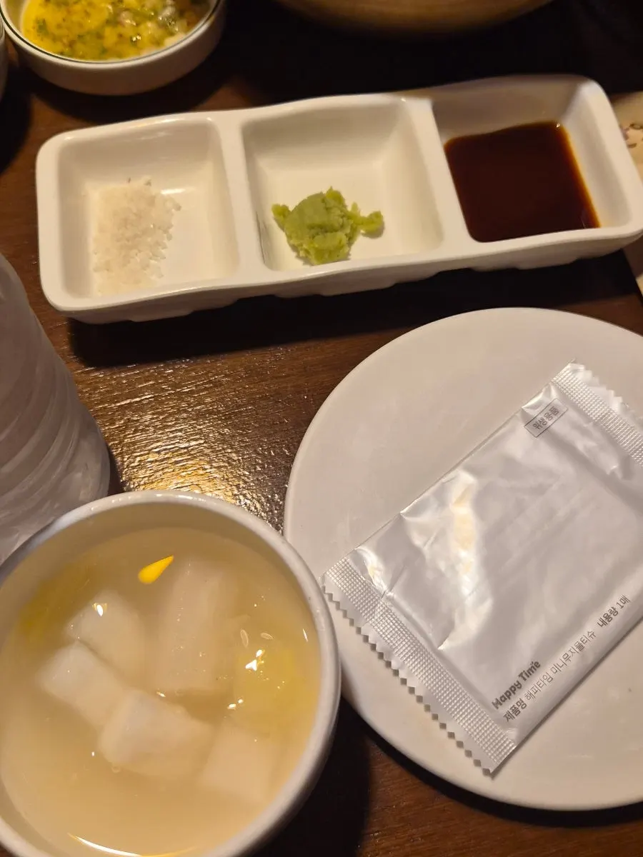 소금 와사비 바베큐 소스 삼종 세팅