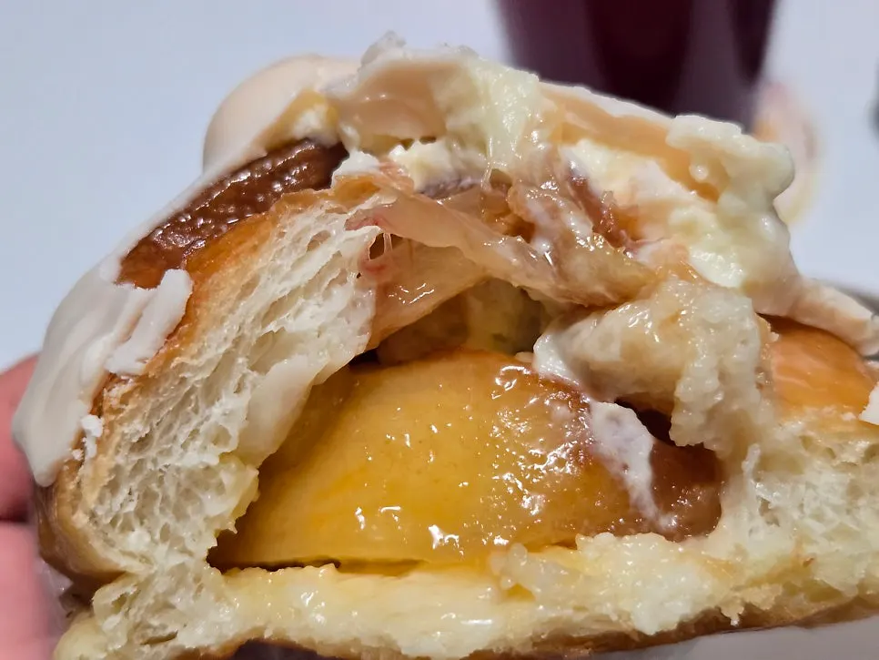 Packaged fresh peach yogurt Wakkppu salt bread and financiers