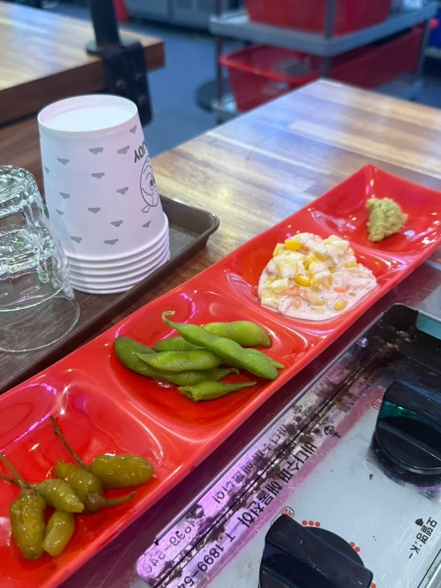 Basic table setting at a grilled clam restaurant