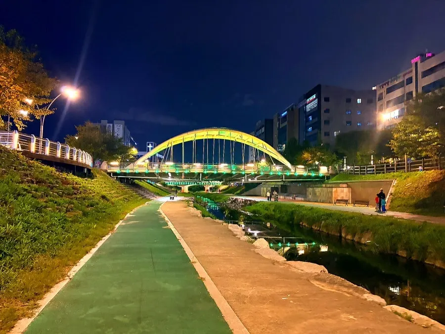 Walking path along the stream in front of the restaurant