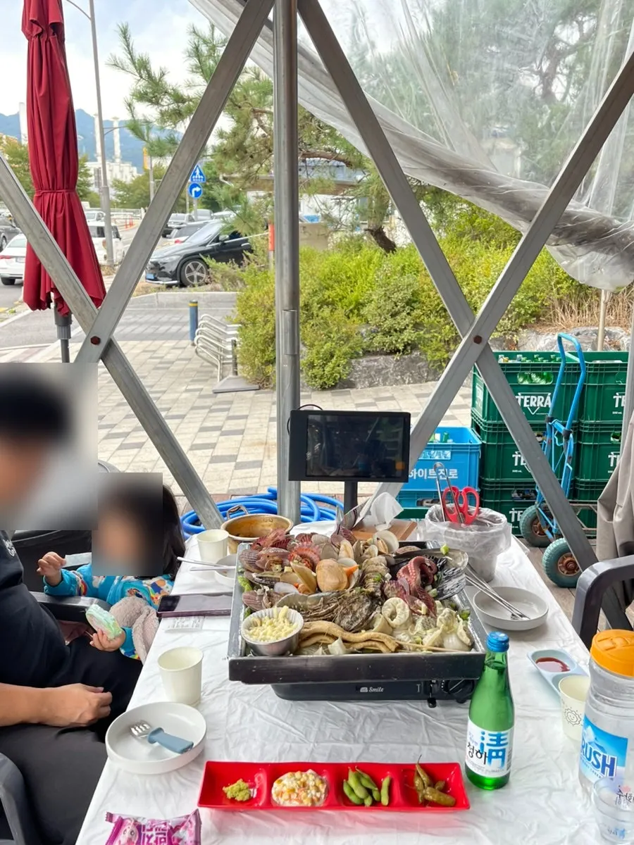 Tteokbokki and side dishes on the outdoor table