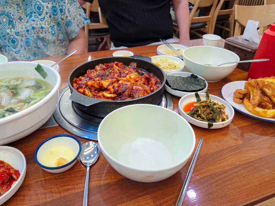 주문한 갑오징어 불고기와 칼국수