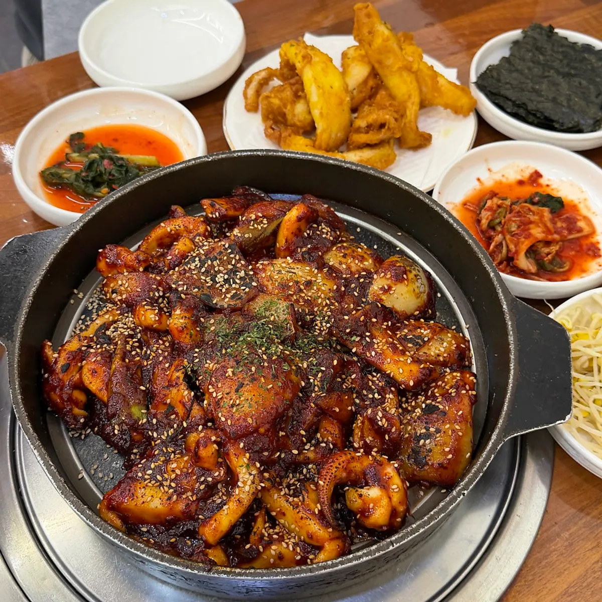 고집통문어칼국수의 갑오징어 요리 상차림
