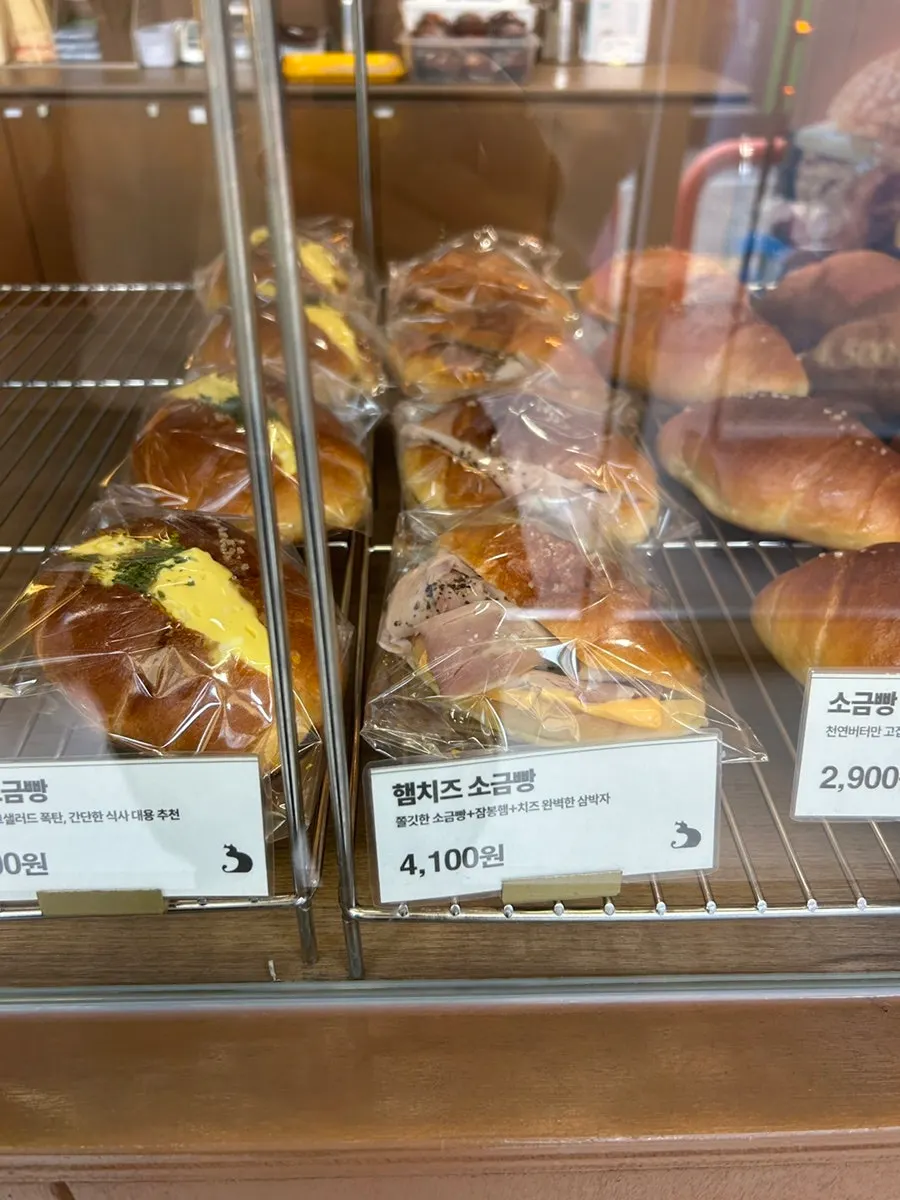 베이커리 소금빵 메뉴 사진