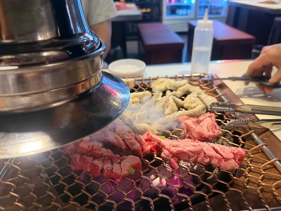 직원이 굽는 숯불 곱창