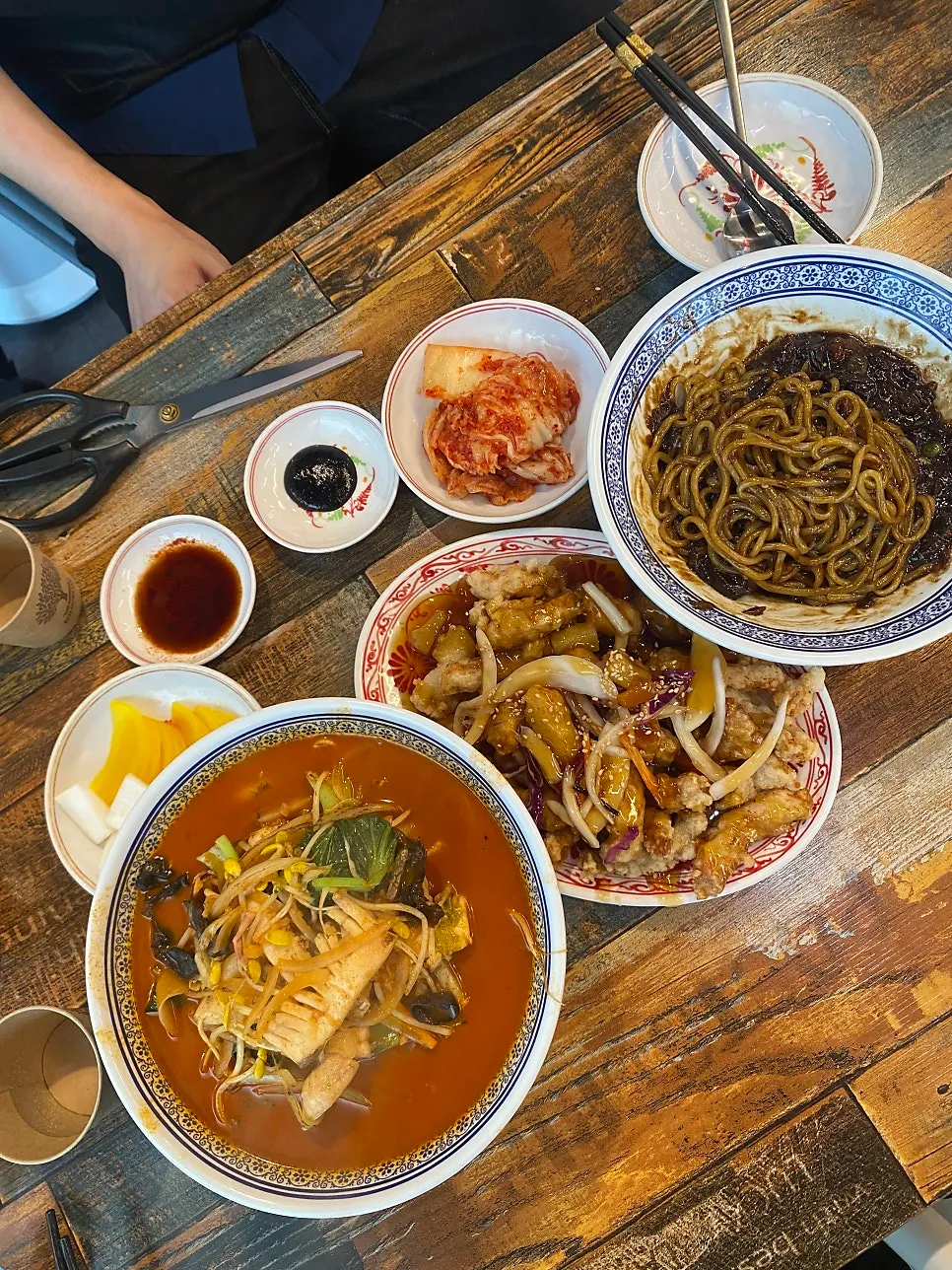 세트로 나온 중식 한 상