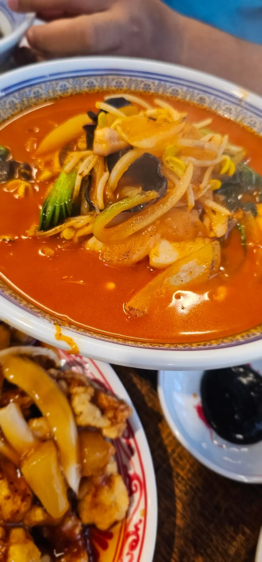 콩나물이 들어간 짬뽕 국물 클로즈업