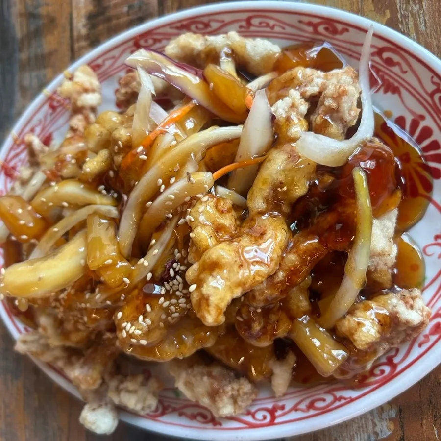 윤기 도는 짜장면