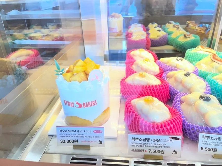 Egg tarts on display at Byway Bakers Byeollae Branch