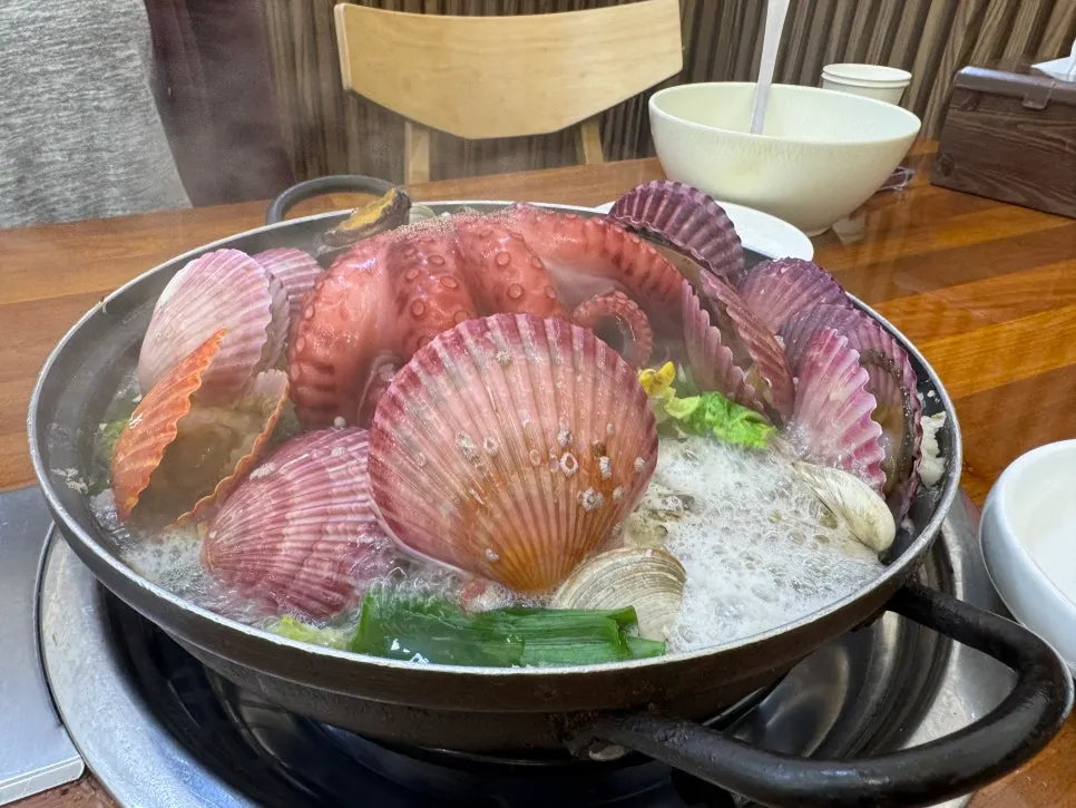 Whole-octopus kalguksu and fried cuttlefish order