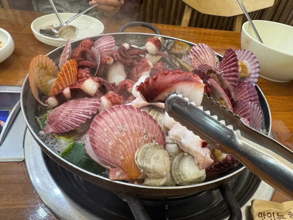 Small pot topped with whole octopus