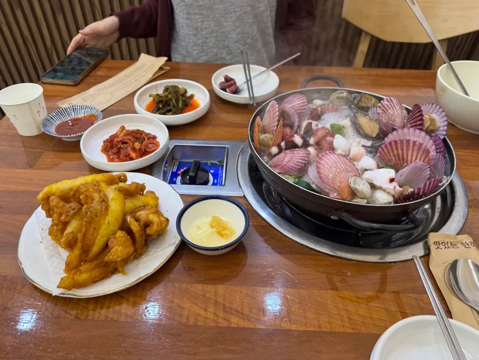 The seafood before the kalguksu noodles are added