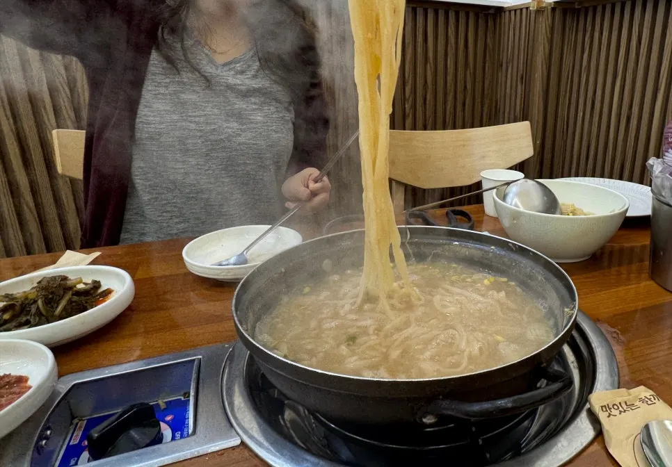 Kalguksu noodles added after the seafood