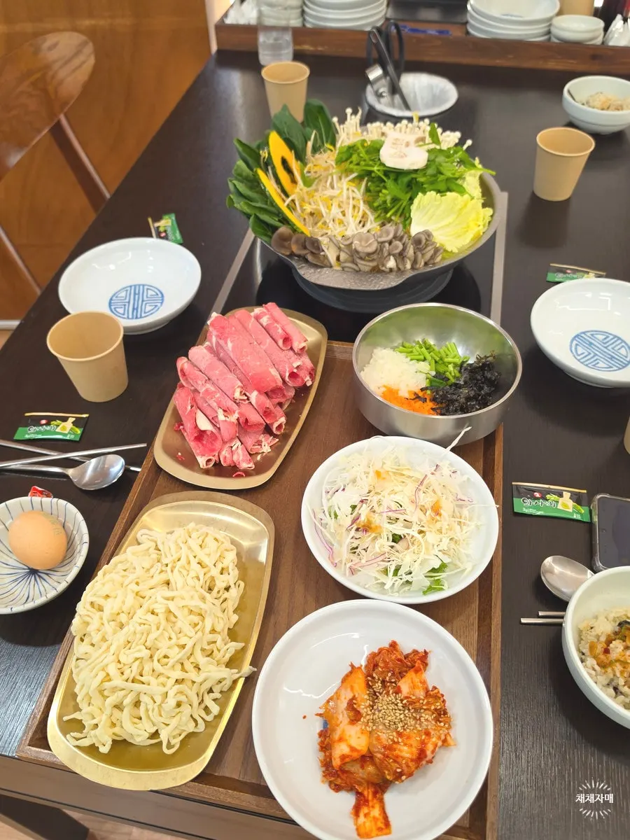 주말 저녁 손님이 많은 온정반 별내점 홀