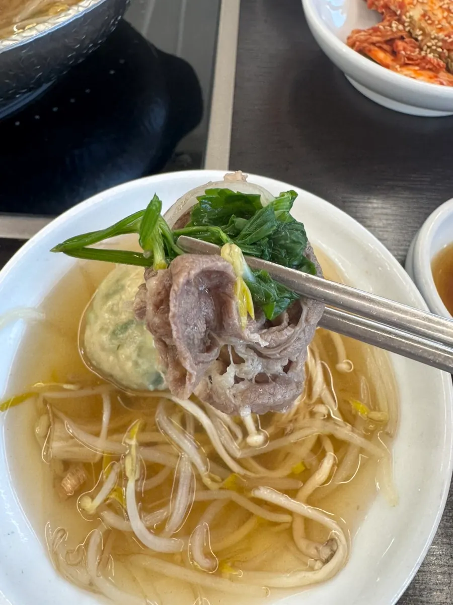 Rolled dumplings soaked in broth