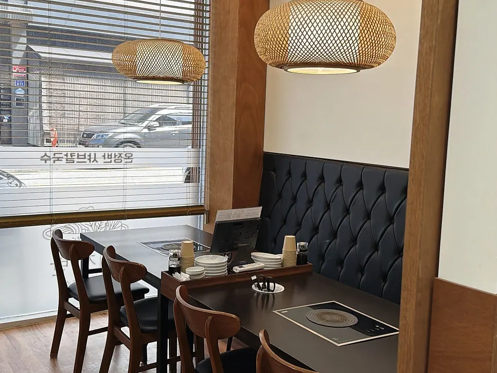 Interior seating at Onjeongban Shabu Kalguksu Byeollae branch