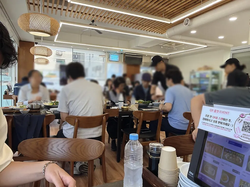 Dining hall atmosphere at Onjeongban Byeollae branch