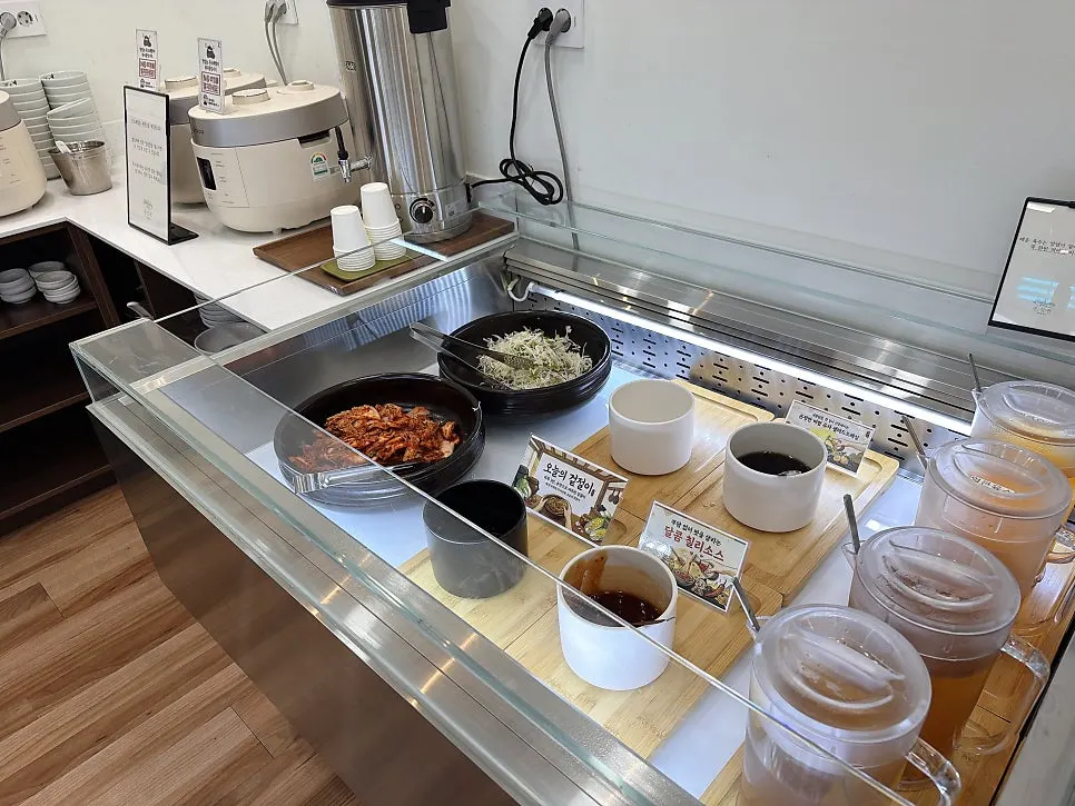 Self-serve bar with gondeure rice and geotjeori at Onjeongban