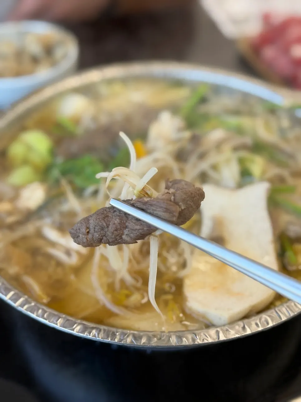 Spicy broth hot pot piled with vegetables
