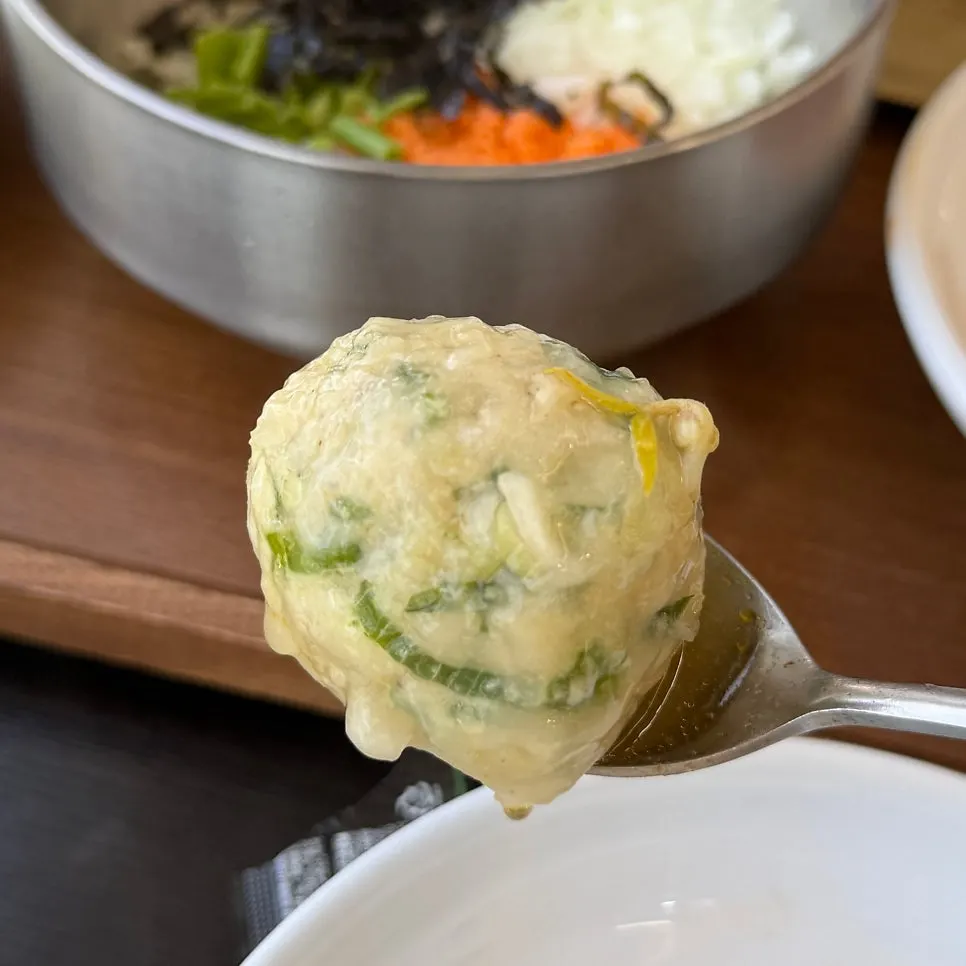 A meat gulrim mandu cut in half showing the filling