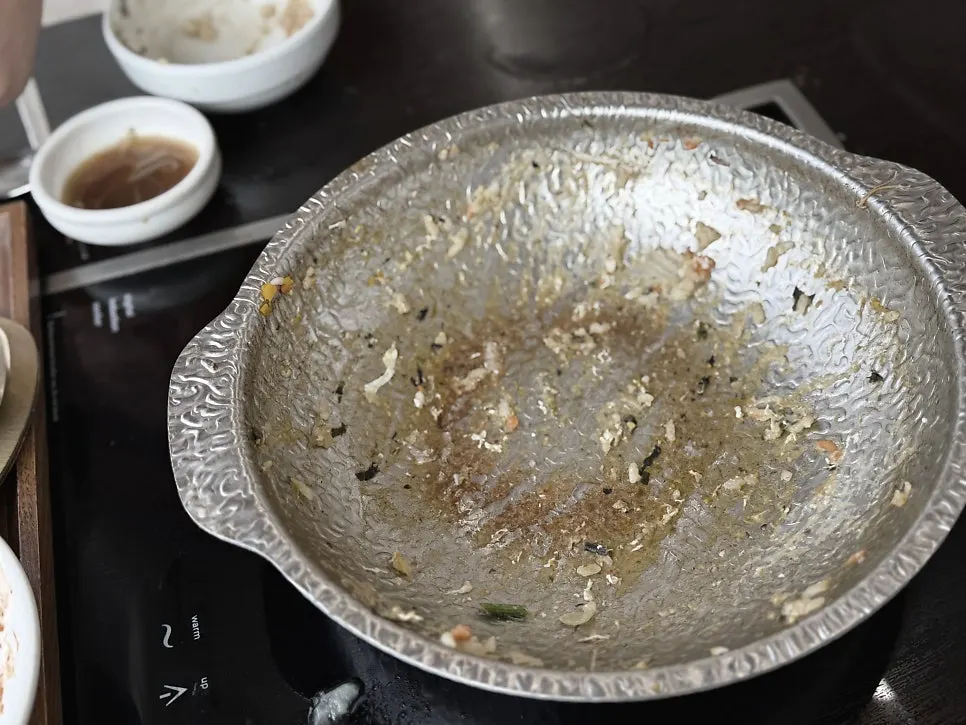 The finished Onjeongban hot pot table after the meal