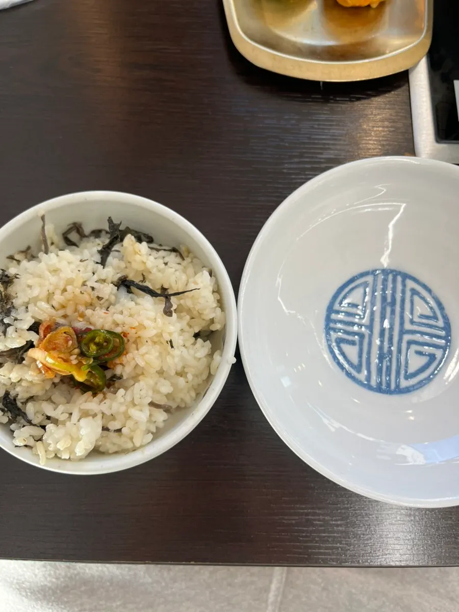 Free gondeure rice scooped from the self-serve corner