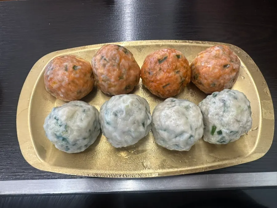 속이 꽉 찬 굴림만두