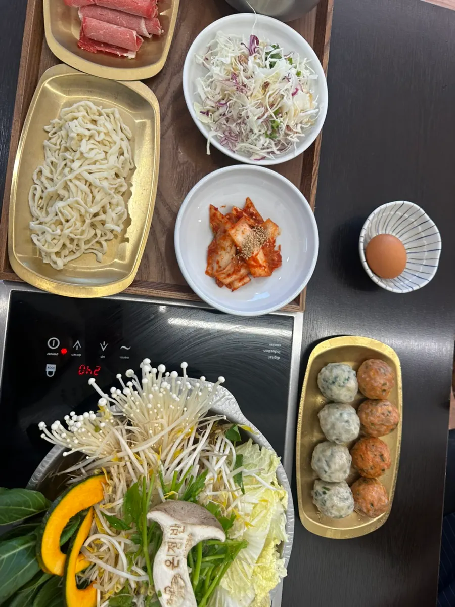 육수에 넣은 칼국수 면발