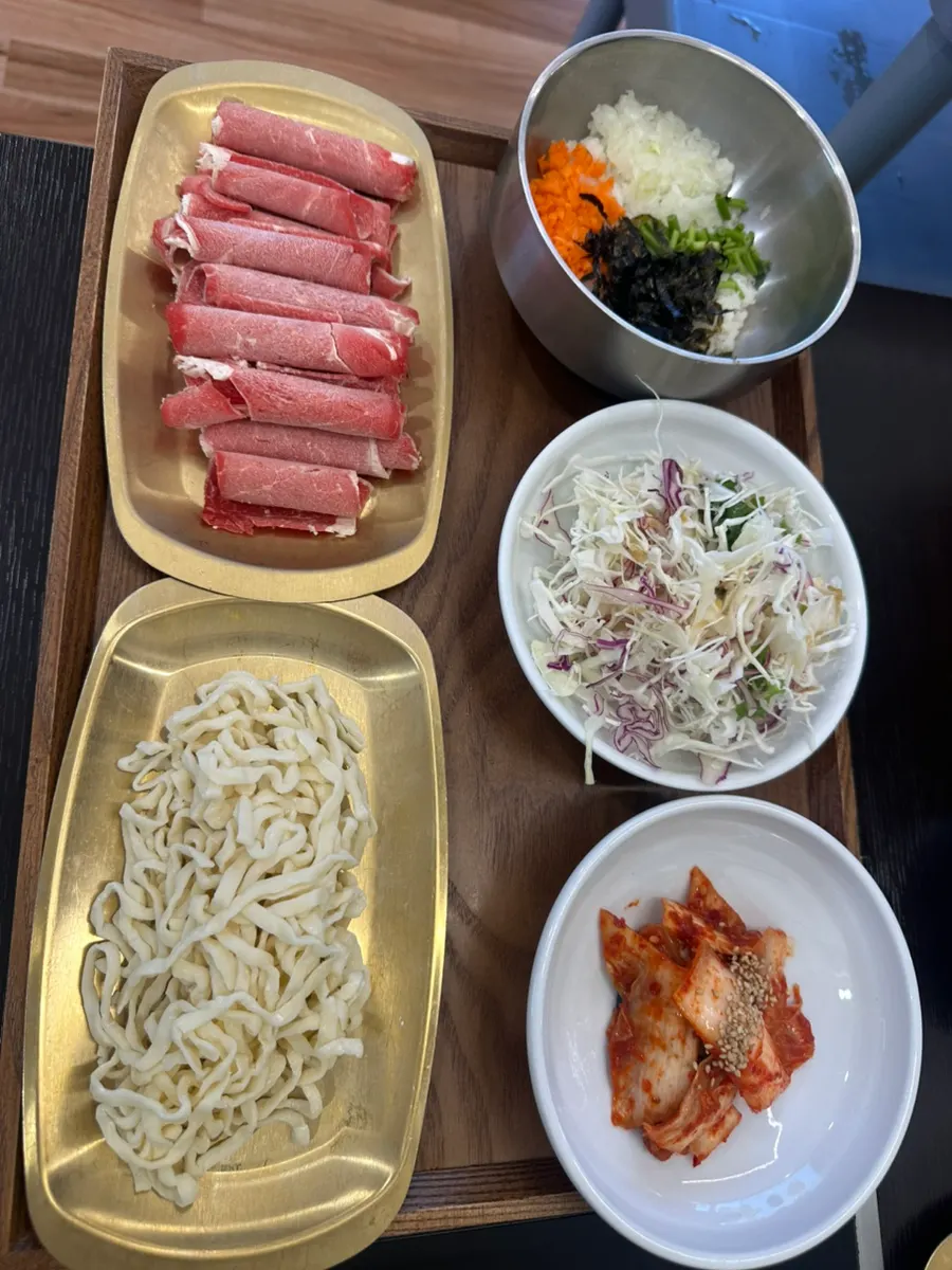 건져 올린 쫄깃한 칼국수 한 젓가락
