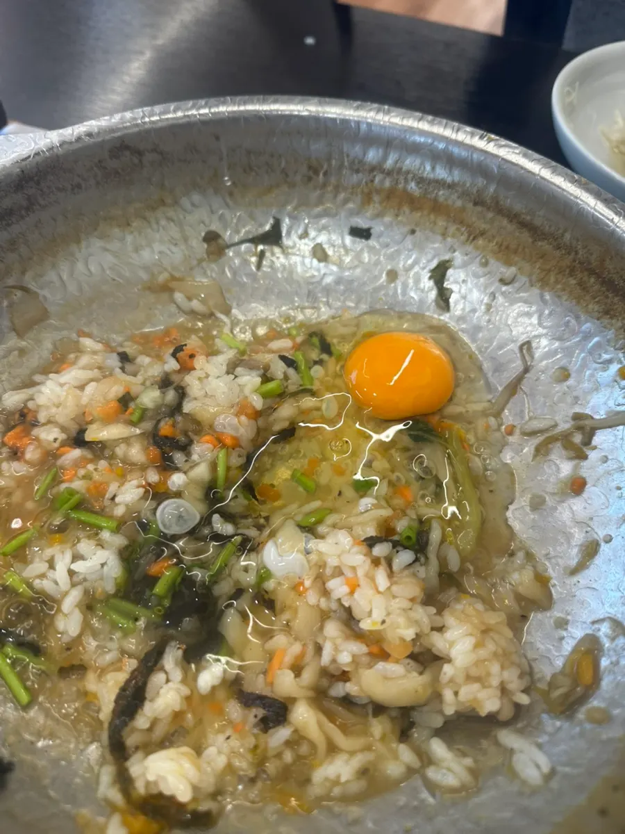 남은 육수에 끓여낸 마무리 죽