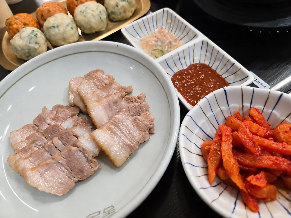Extra half plate of boiled pork ordered
