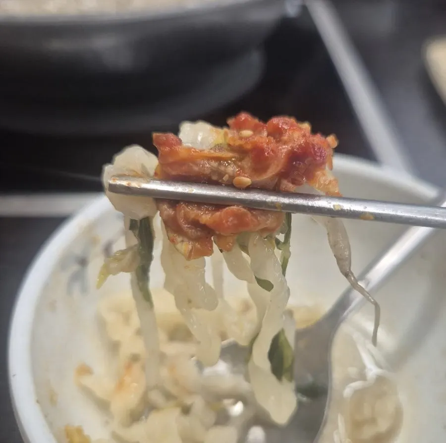 샤브샤브 육수에 넣은 칼국수
