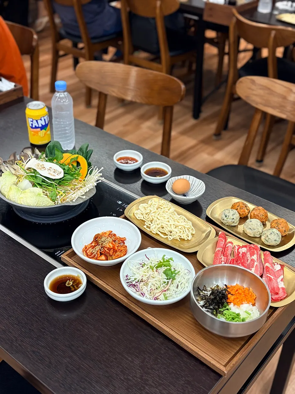 Geotjeori kimchi and salad, said to be made twice a day