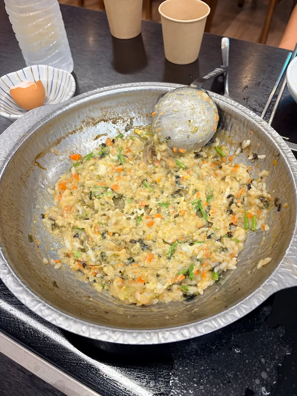Finishing porridge made with egg and seaweed flakes