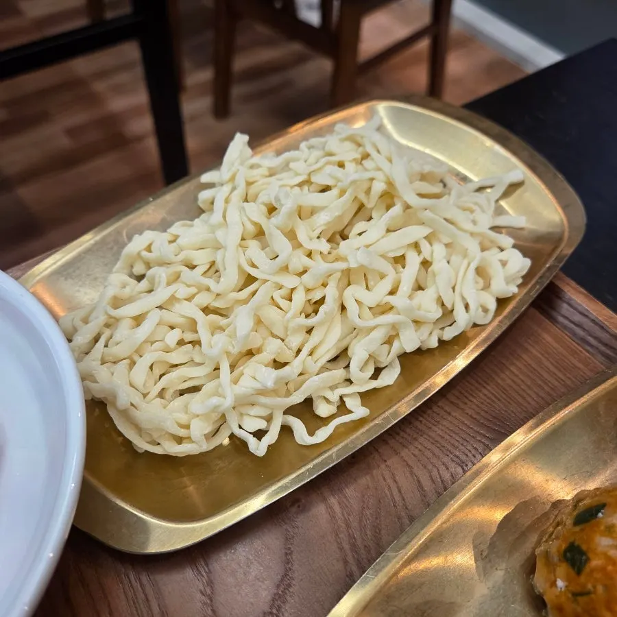 칼국수와 죽으로 이어지는 식사 구성
