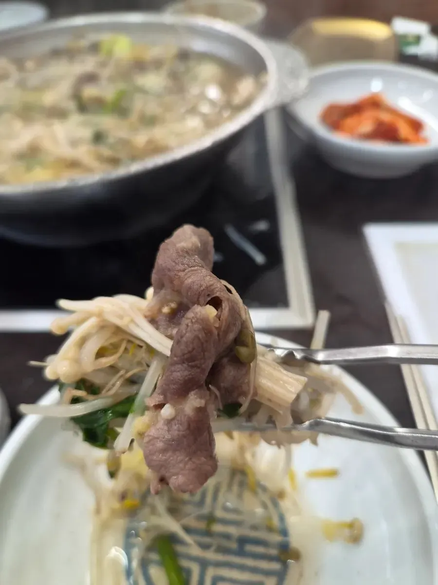 Lightly blanched shabu meat
