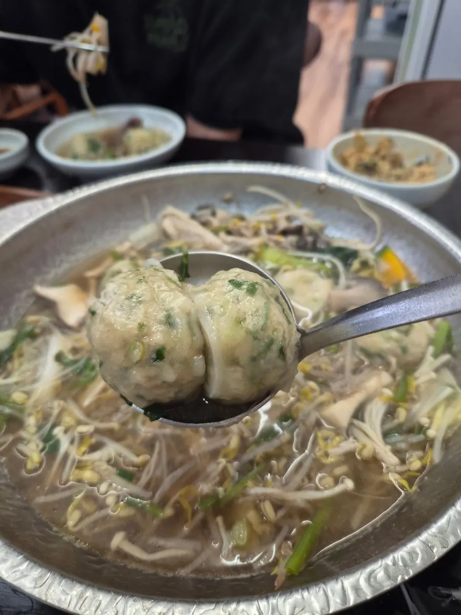 Handmade gulrim mandu added to the hot pot broth