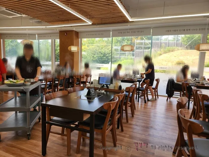 온정반샤브칼국수 입구 대기 공간